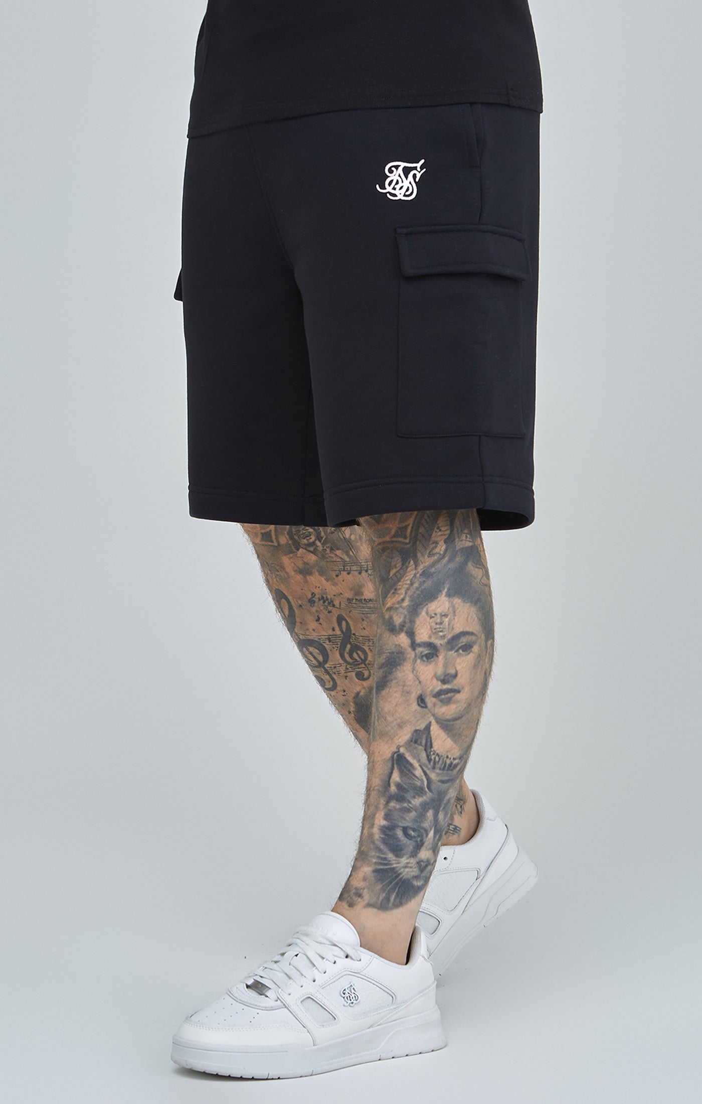 Cargar imagen en el visor de la galería, Black Essential Cargo Fleece Short