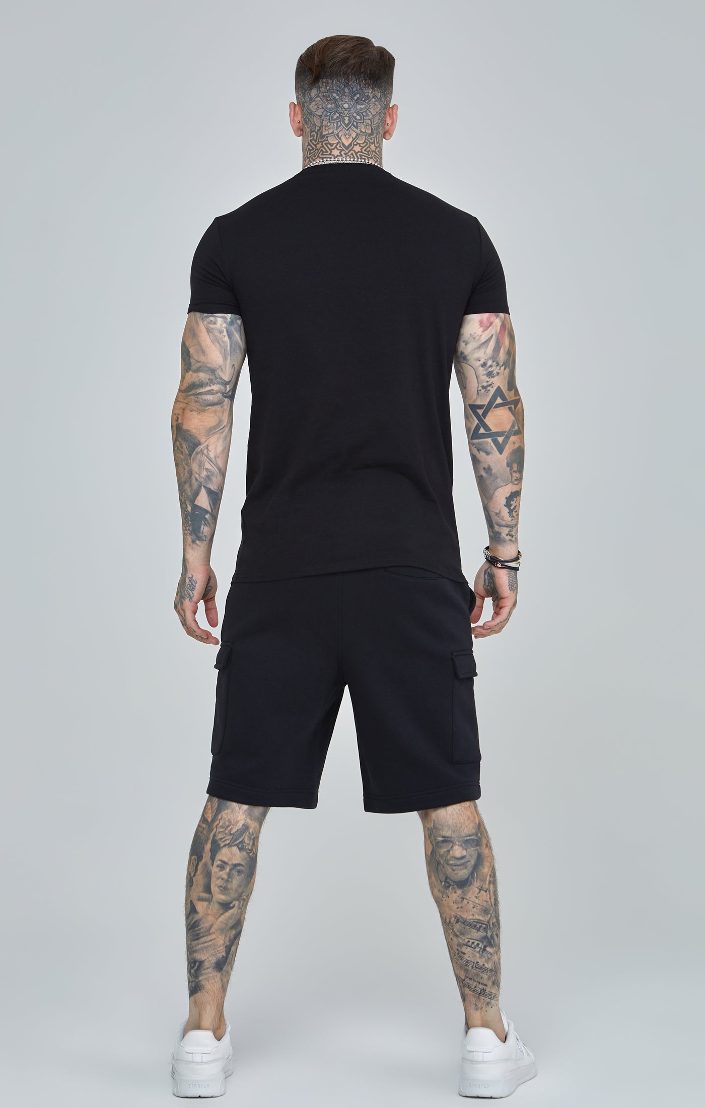 Laad de afbeelding in de Galerij viewer, Black Essential Cargo Fleece Short (4)